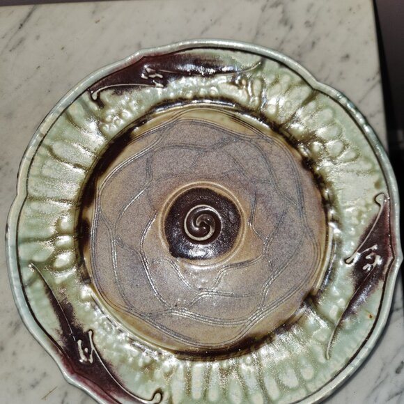 Handmade Studio Pottery Platter – Swirl Center, Celadon & Plum Glaze – Signed - Picture 2 of 7